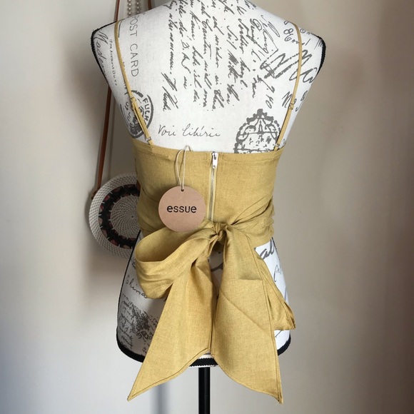 🏷Spaghetti Strap Bow-Back Cropped Top - Picture 3 of 6